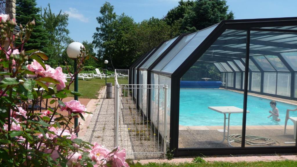 Logis La Rose Des Vents Hotel Volvic Phòng bức ảnh
