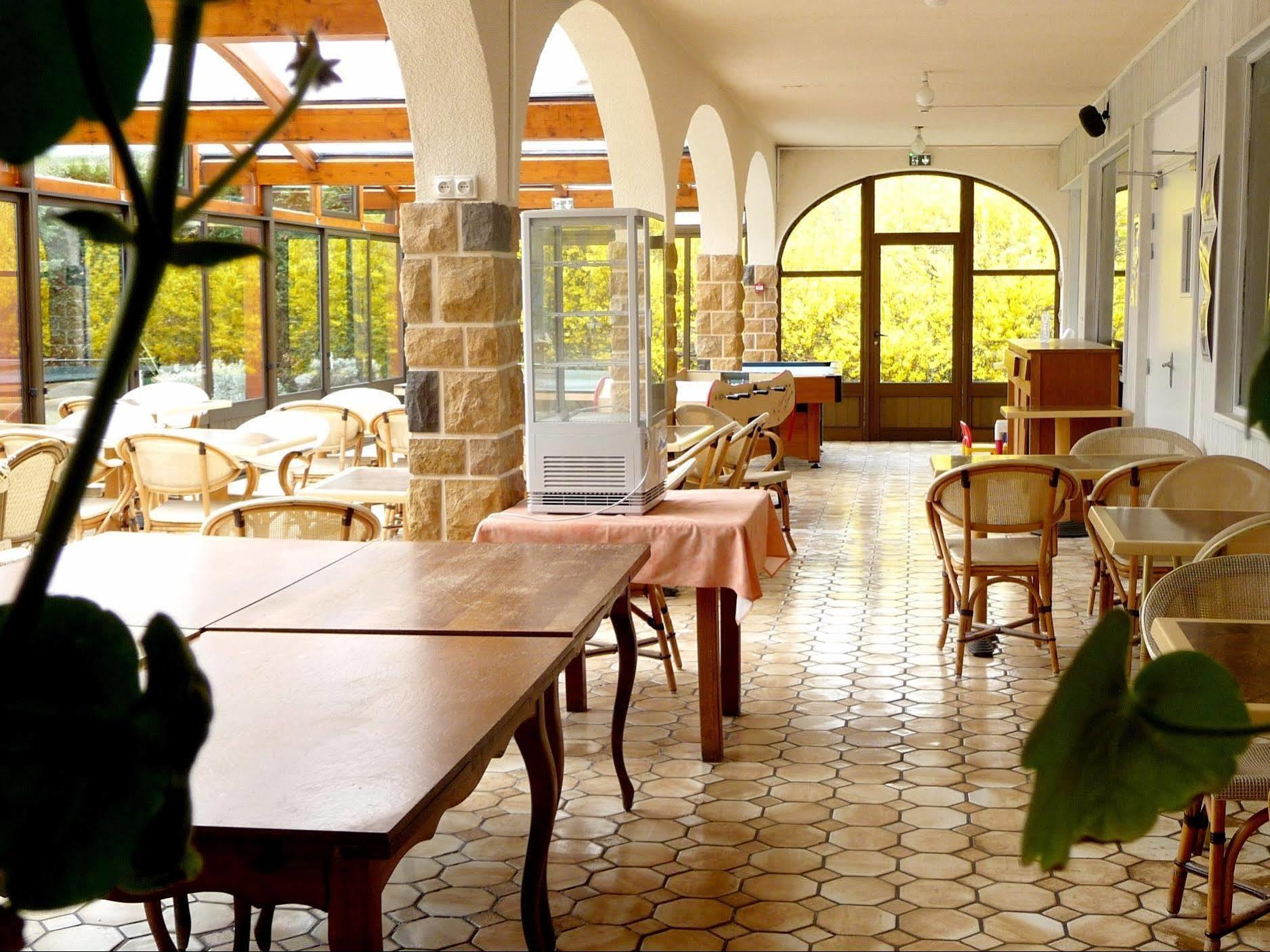 Logis La Rose Des Vents Hotel Volvic Ngoại thất bức ảnh