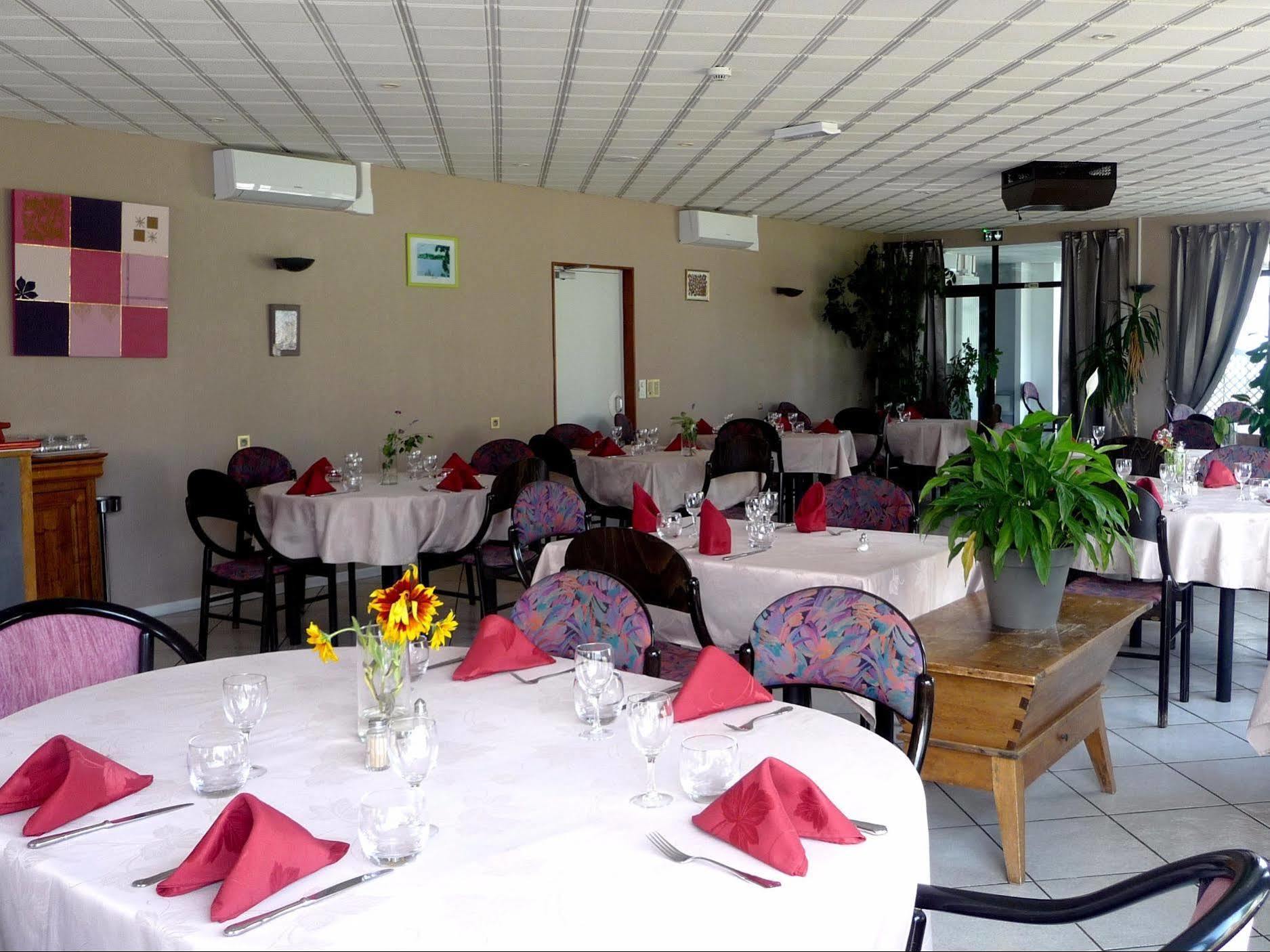 Logis La Rose Des Vents Hotel Volvic Ngoại thất bức ảnh