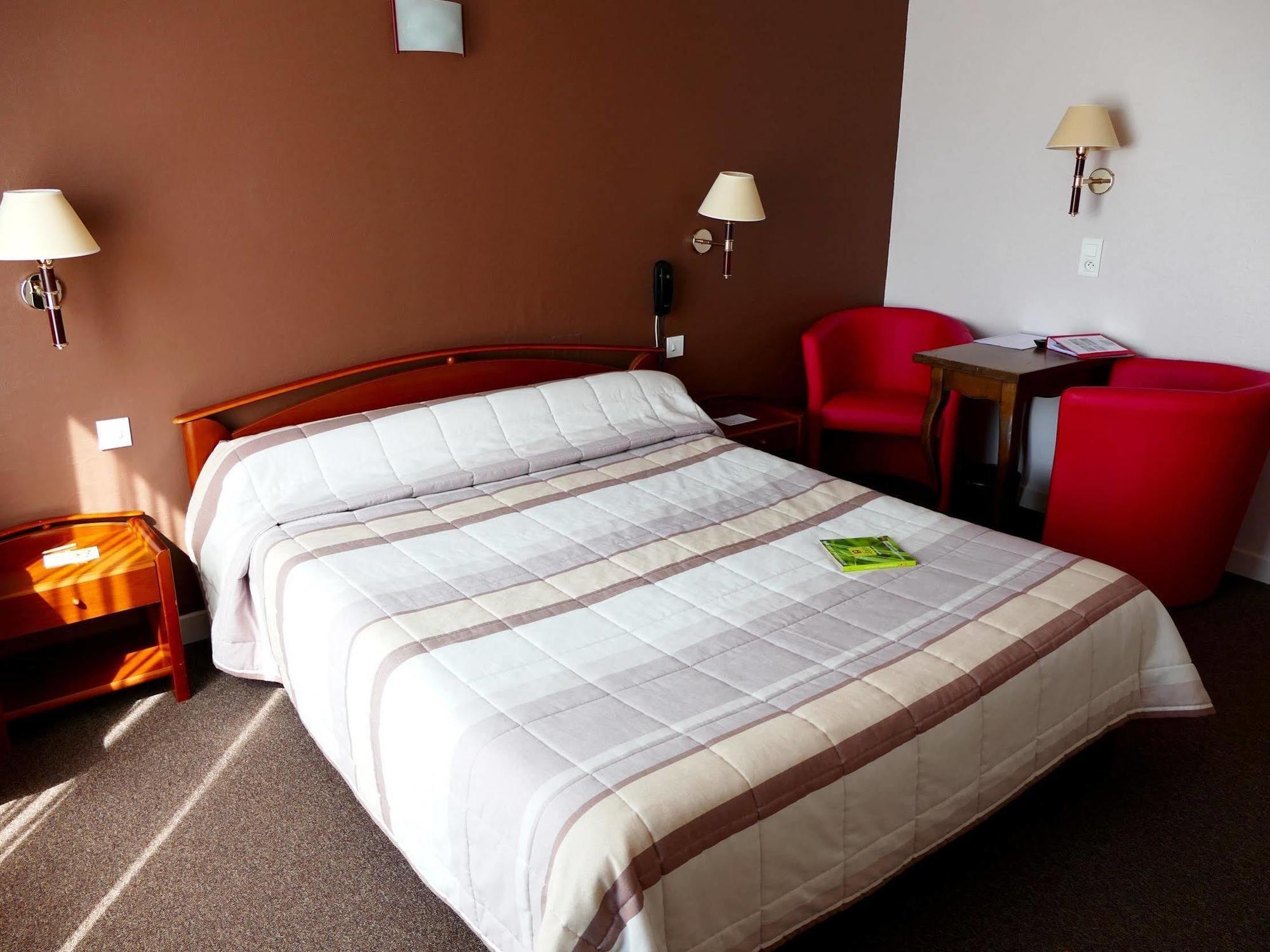 Logis La Rose Des Vents Hotel Volvic Ngoại thất bức ảnh