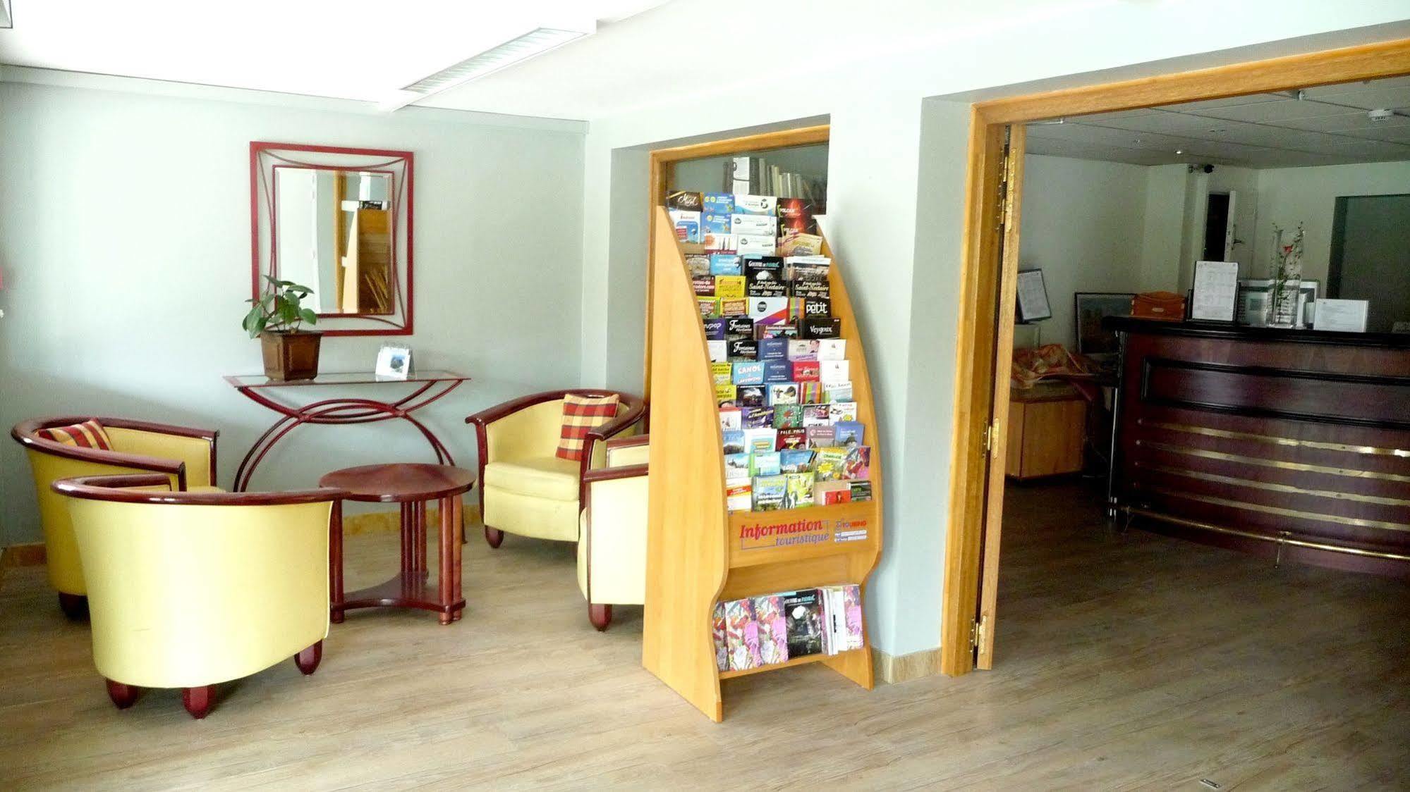 Logis La Rose Des Vents Hotel Volvic Ngoại thất bức ảnh