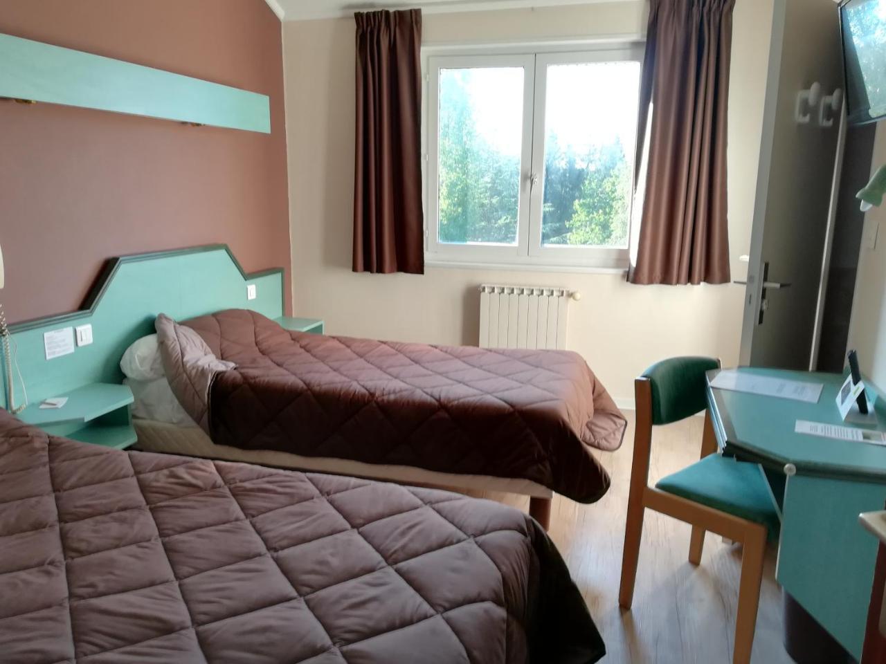 Logis La Rose Des Vents Hotel Volvic Ngoại thất bức ảnh